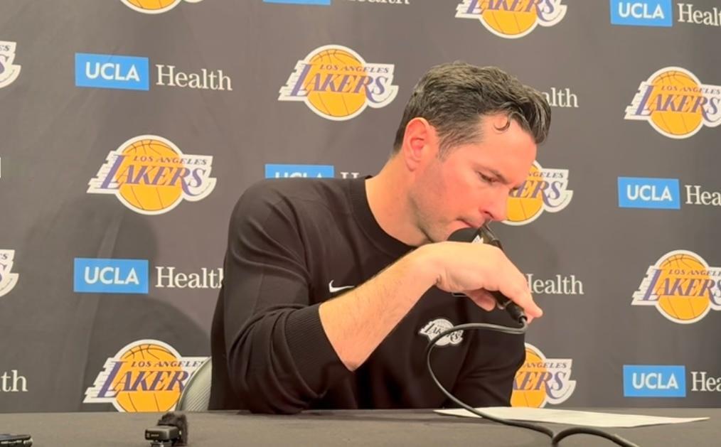 雷迪克谈及今晚裁判判罚：“我觉得当球队不断出现失误时，球员们肯定会产生一定程度的