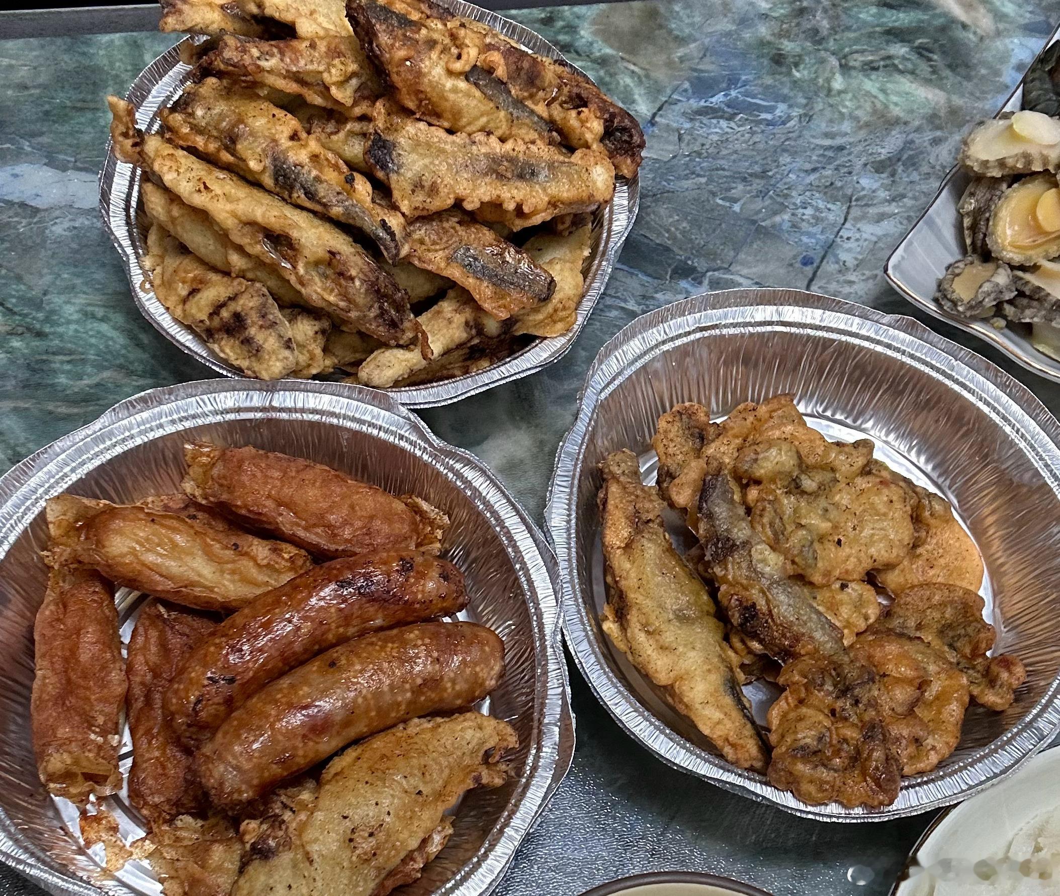 每年除夕都是还没开饭就被投喂饱了！偏偏还好这口。🍻 除夕快乐！又过一年