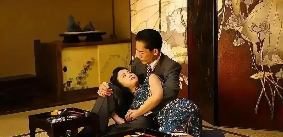 汤唯16年前在《色，戒》里那段裸戏被戛纳拿去做AI修复，直接4K放大挂展厅，连招