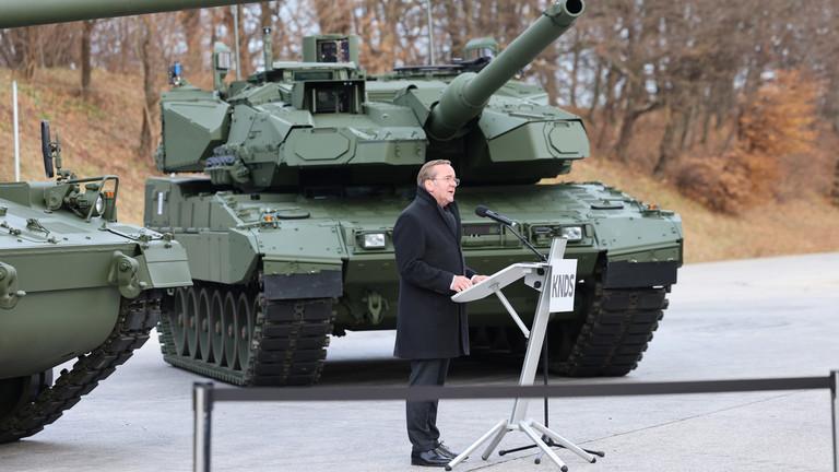 德国自2022年以来签署了价值1110亿欧元（1300亿美元）的武器合同。然而，