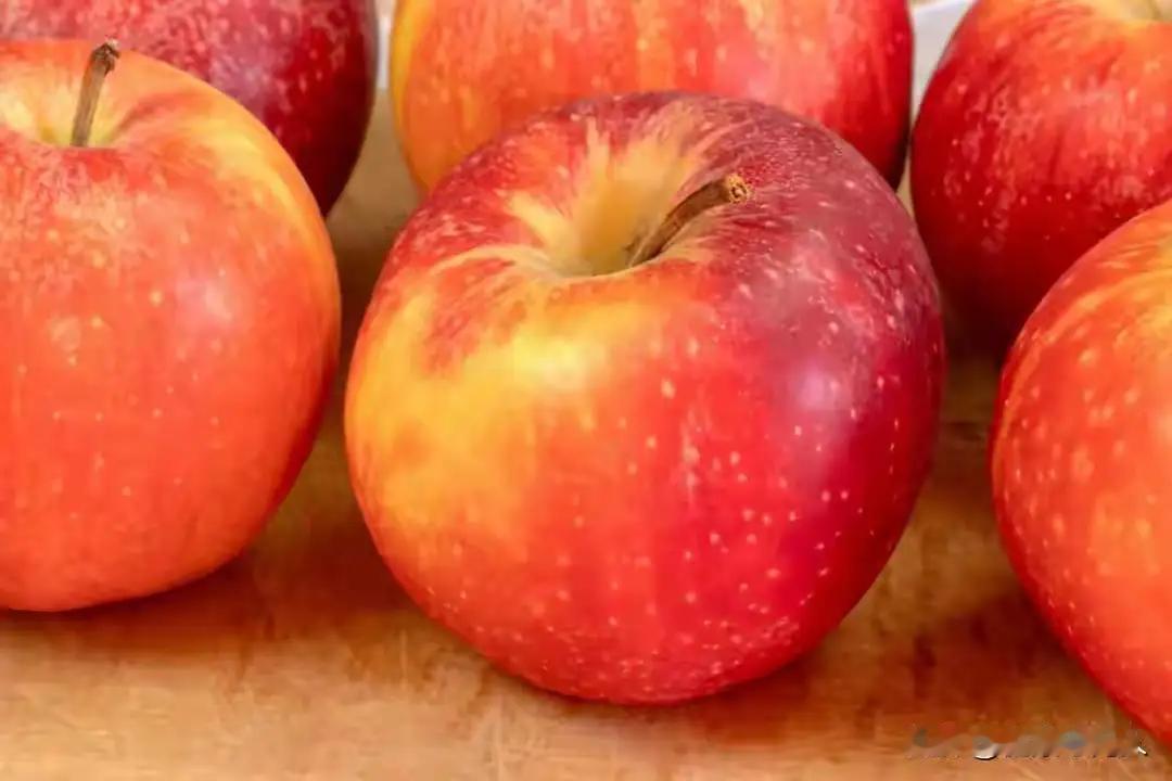 年的脚步如风卷残云，呼啸而至，家家户户忙碌着筹备那一抹最浓郁的年味。俗话说，“一