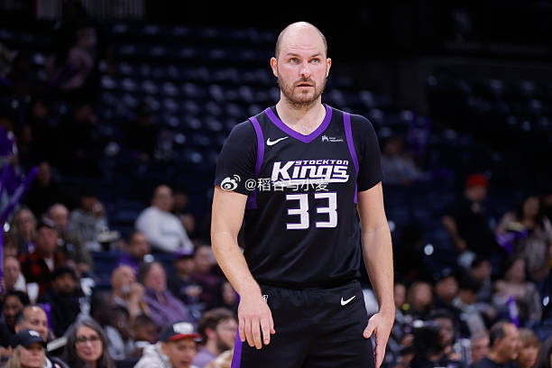 洛杉矶湖人在社交媒体上正式公布了参加2026年NBA夏季联赛的球员名单与赛程。名