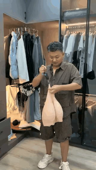 这玩意儿足足五斤重，爱美真是件费力气的事。