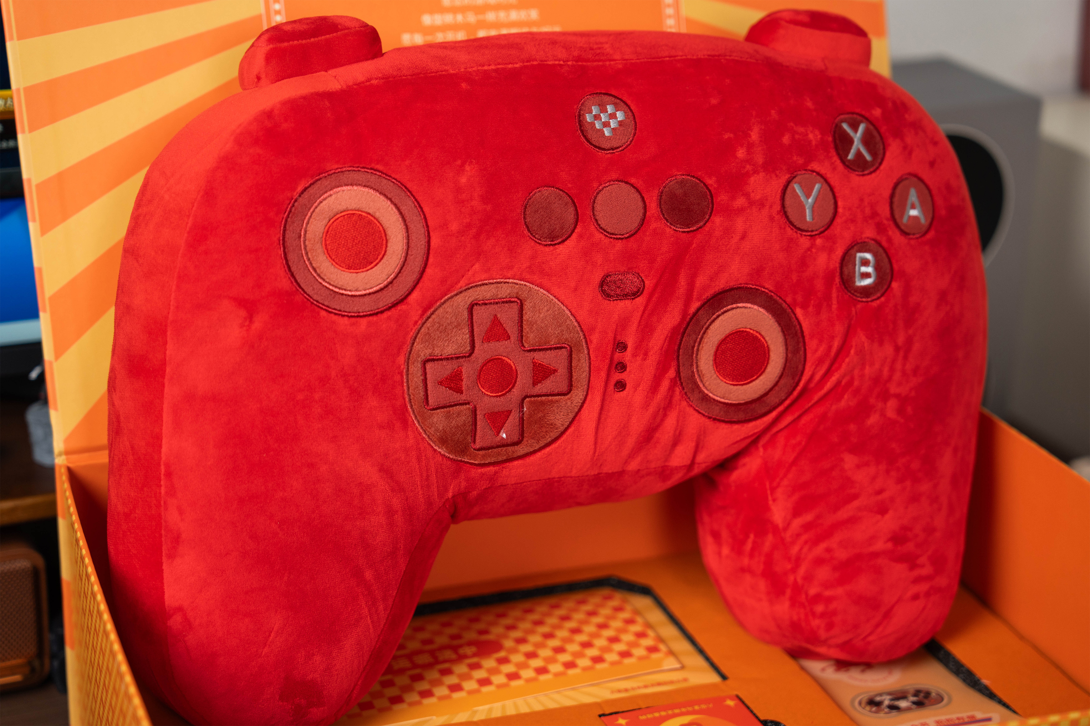 八位堂马年抱福礼盒，寓意非常好，而且礼盒的小礼物也很有特色。我尤其好喜欢里面这个