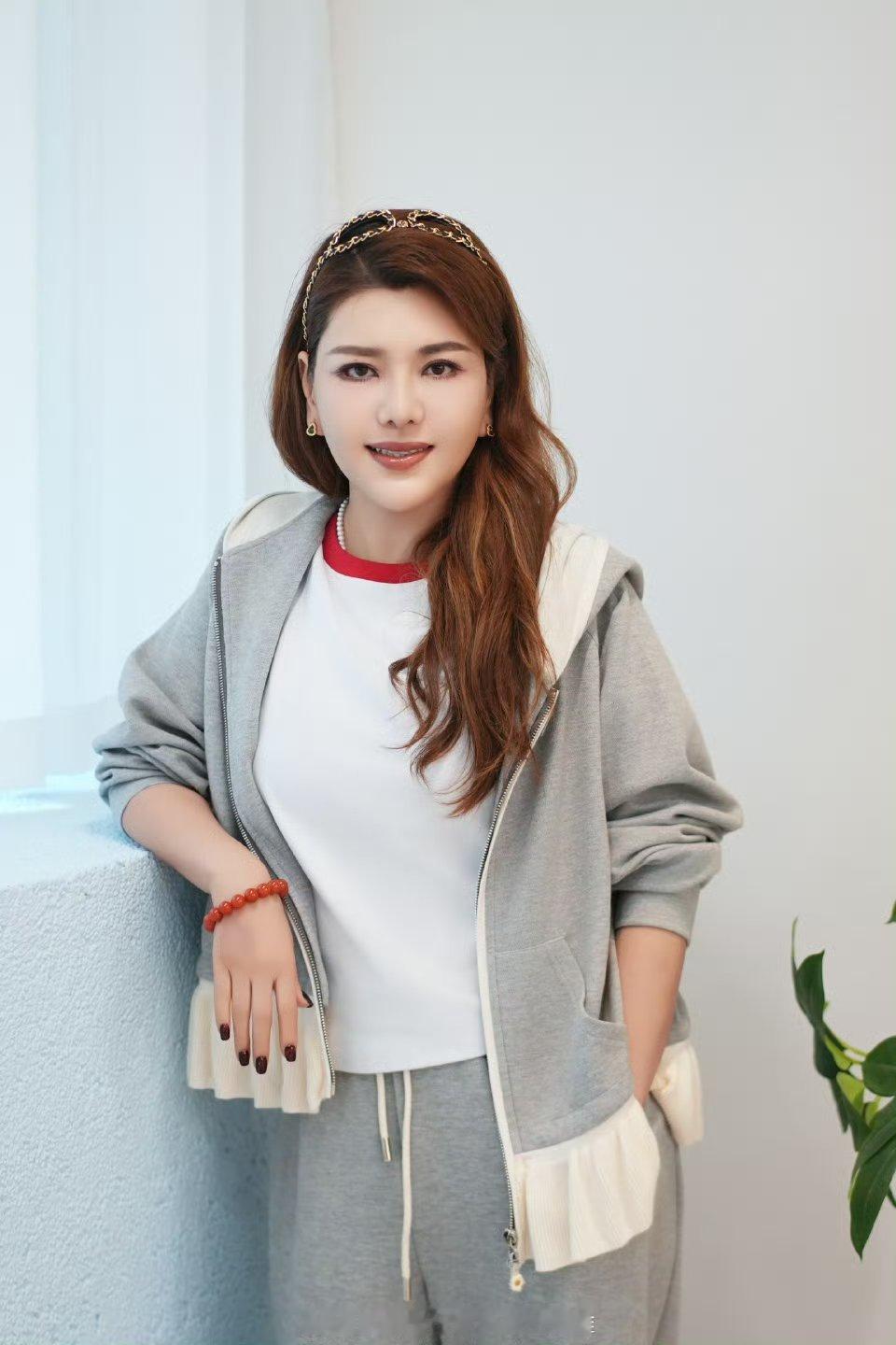 乌兰图雅背了一晚上英文歌词乌兰图雅一公背了一晚上歌词期待乌兰图雅今晚的一公舞台！