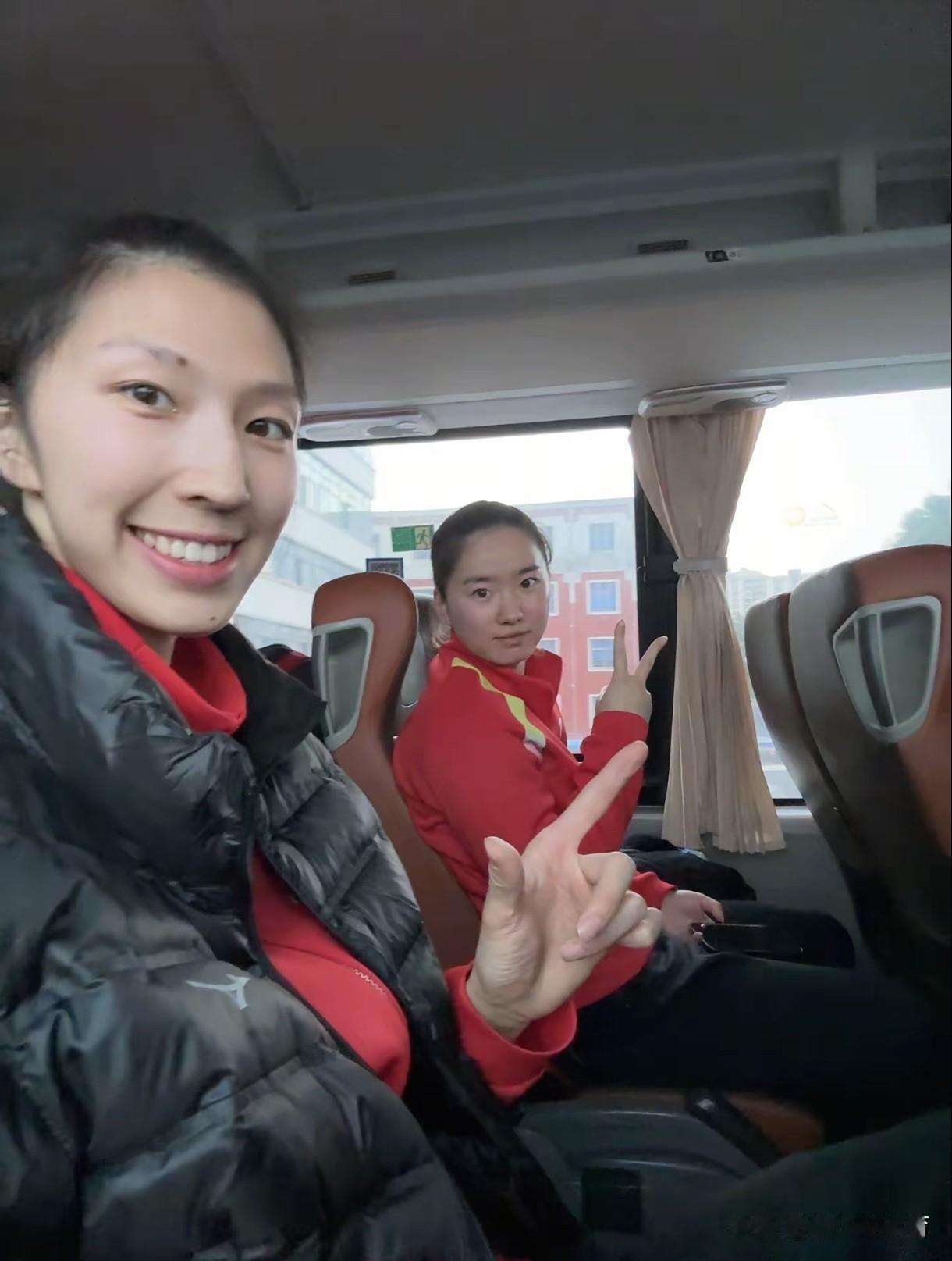 吴梦洁状态很好，已与万梓玥、陈奕帆等江苏队友约好明晚南京饭局。完成韧带手术后的女