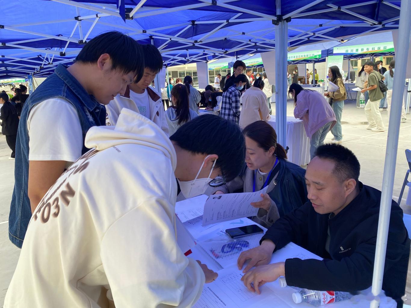 #这届实习生显然已经nextlevel了# 看着这群实习生们不断成长和进步，我真