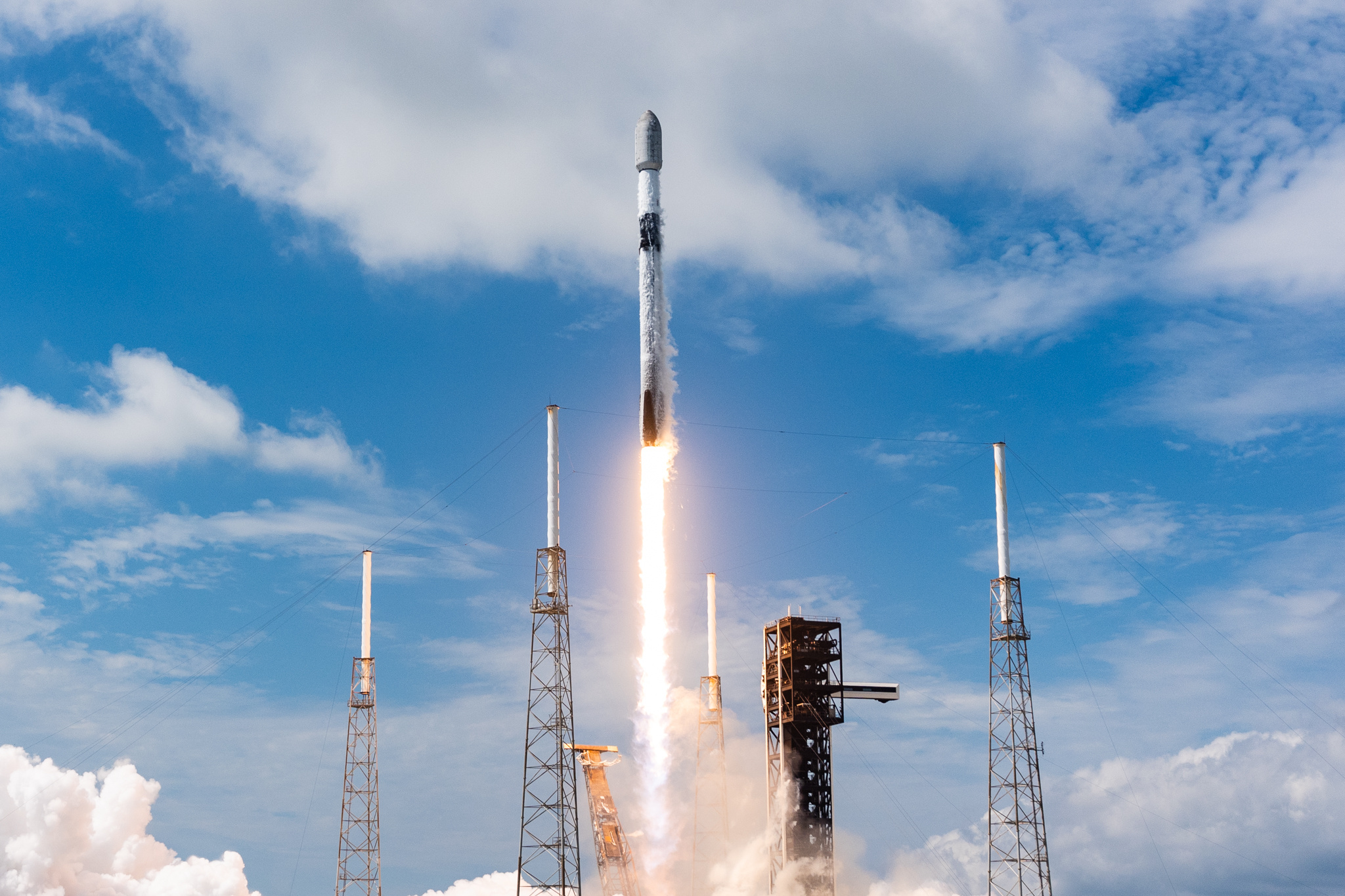 猎鹰9 成功发射星链10-39任务，连续成功326次，打破自己创下的单一型号连续