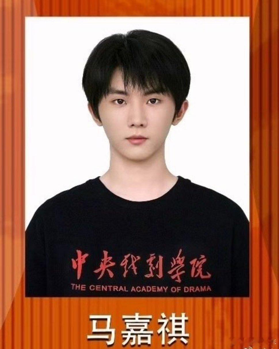 马嘉祺宋亚轩证件照马嘉祺与宋亚轩证件照来袭，青春阳光的气质尽显，两位少年的颜值与