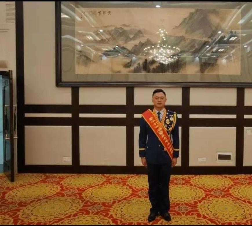入职近20年，出入火海千余次，这名87年消防员，用血肉之躯守护一方平安
林清峰，