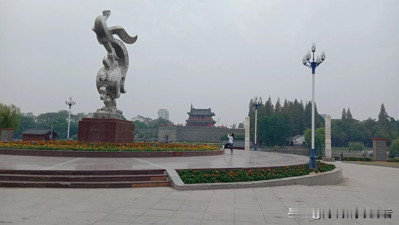 【一大早邓老师就来东门外荆州花园送资料】
​
​1.最近有沙市三中的高一家长跟邓