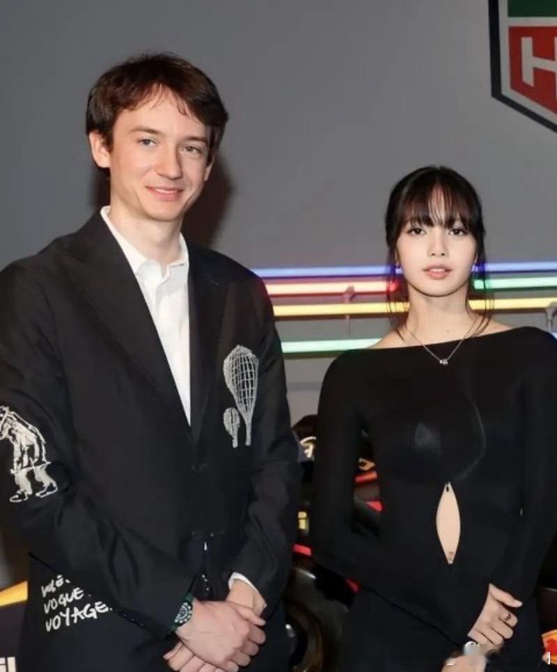 Lisa或将与三公子共度圣诞她和他，甜蜜暴击！|这一对真的也很甜啊！💕 BLA