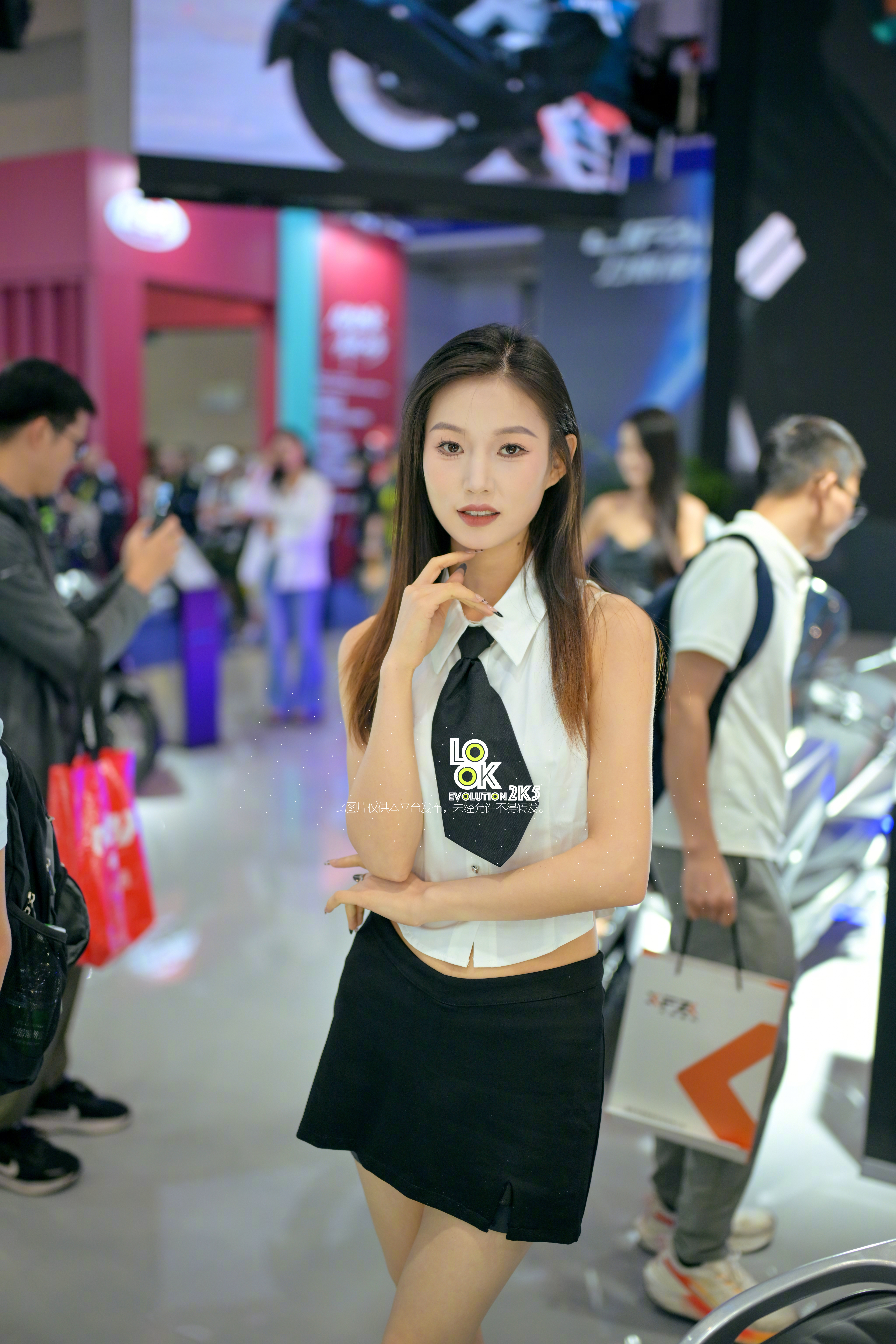 2025重庆摩博会 第二天现场的小姐姐们！ ​​​