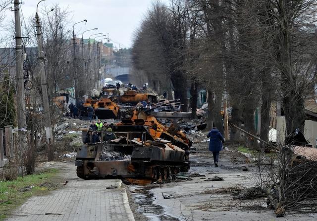 英国国防参谋长托尼·拉达金海军上将在议会国防听证会上宣称，根据估计，自俄乌战争爆