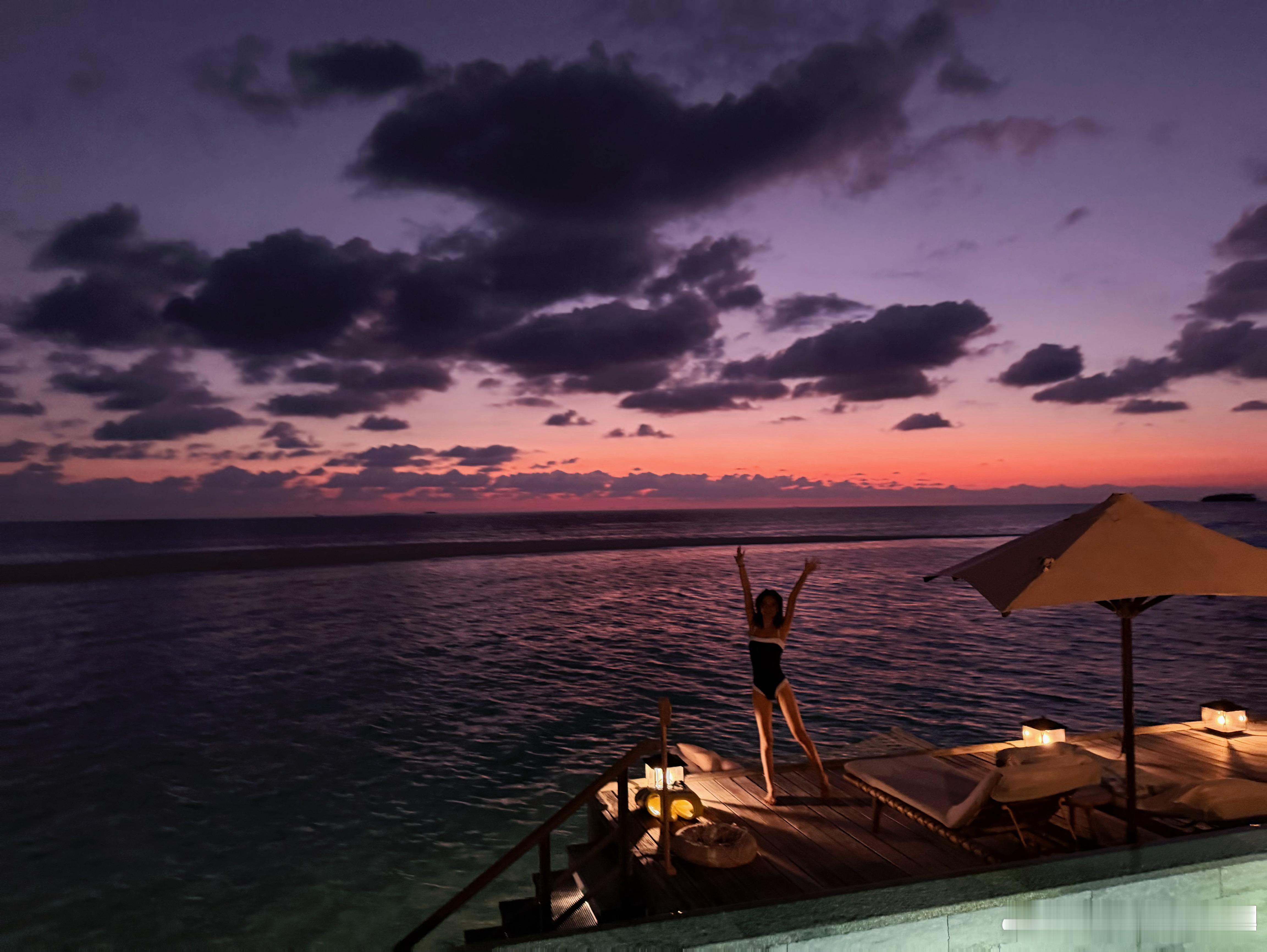 赵今麦出片率超高的拍照方式 学习了，以后出去玩就这么给老婆拍