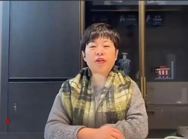 狗咬人这案子
能拍一部悬疑大片了！申家第一时间投案。
然而，尖刀上并没有韩某的D