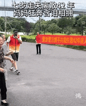 妈妈下跪的那一刻，泪奔了![流泪][流泪][流泪]