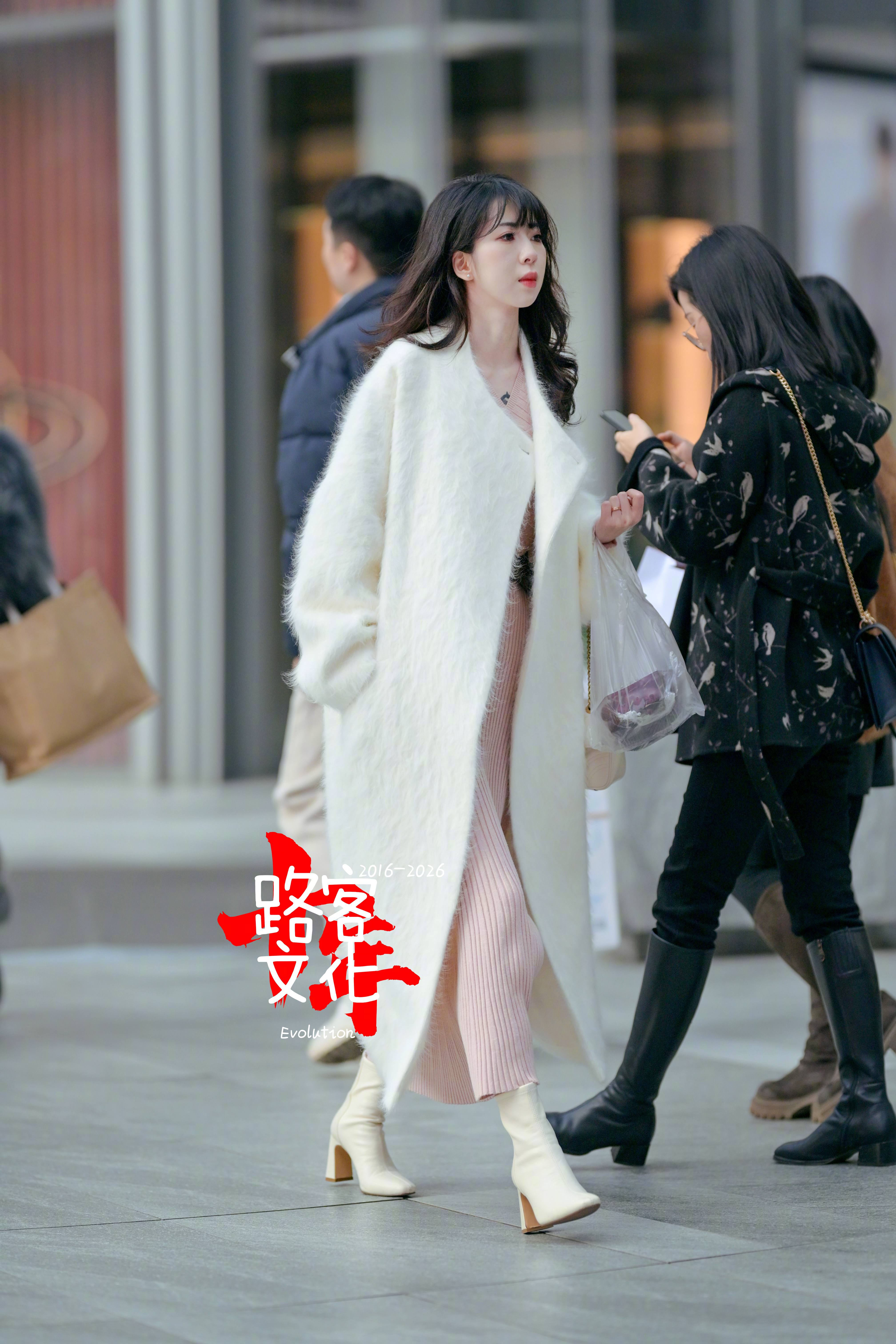 超级爱干净的人才会选的白色大衣 