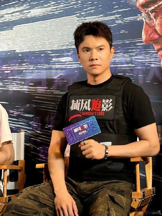 虎毒尚不食子儿子delicious 梁家辉把傅隆生的冷血演透了。平时偶尔的父慈，