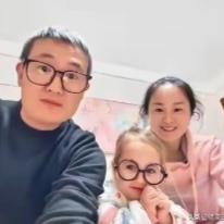 基因太会“藏”了！江苏夫妇生金发碧眼宝宝，原因竟在太爷爷
 
江苏一对夫妇生了个