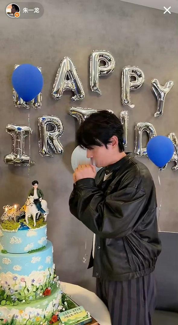 朱一龙生日快乐！三十八载光阴淬炼，于静默处见锋芒，生日之际，萧邦、博朗以“静水深