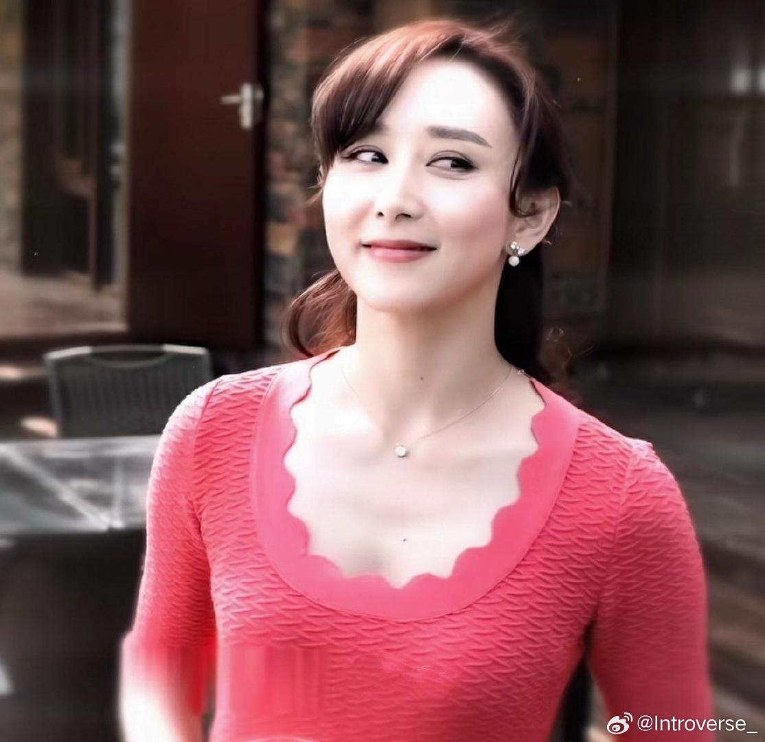 我的妈啊，十年后的胡静比十年前的高小琴还好看[色][色]这不得把陆亦可迷成智障啊