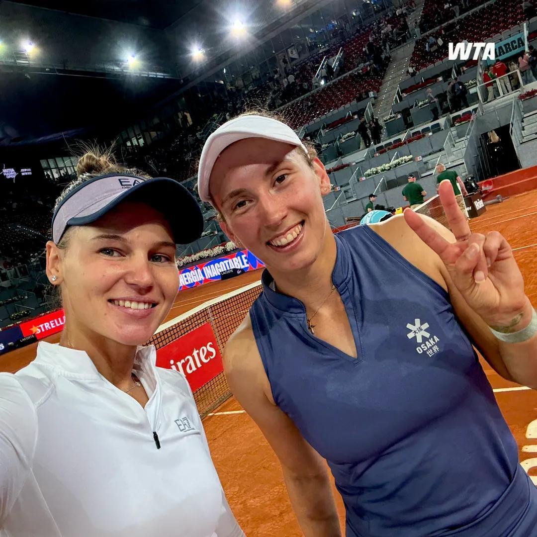 WTA1000马德里站双打半决赛，库德梅托娃/梅尔滕斯以4-6 6-4 10-8