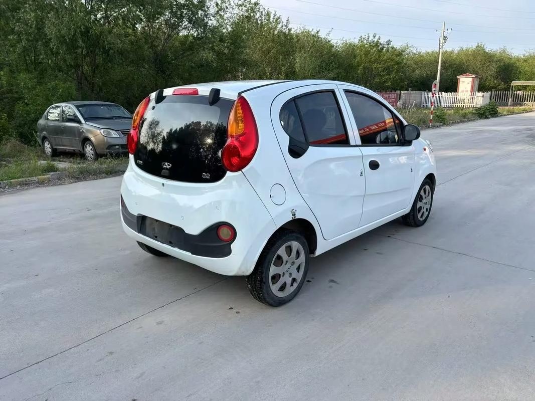 奇瑞QQ汽车停产12年后再复活那是多少人的第一辆车阿，回忆满满，当时的QQ算是最