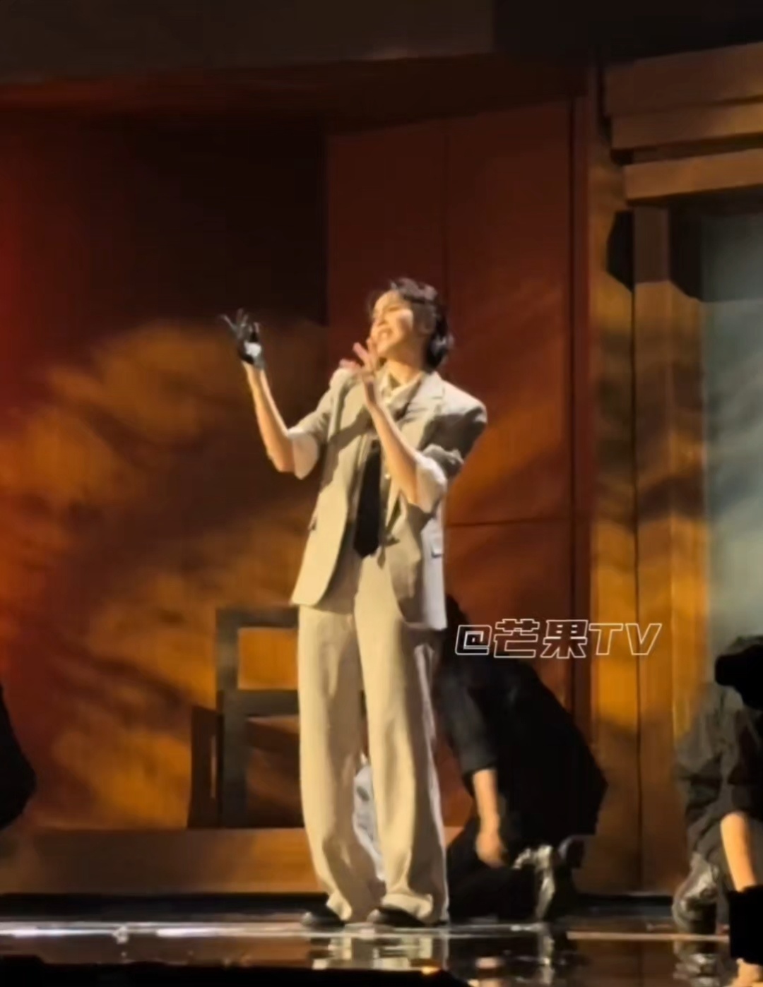 曾沛慈好记性不如写大抄曾沛慈把《一半一半》复杂歌词唱得零失误，超强记忆力与唱功超