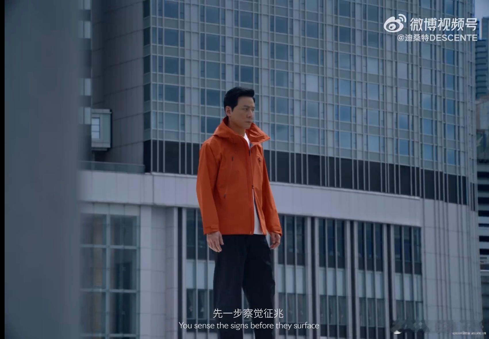 整套造型看点满满，网友猜测吴彦祖同时拿下服饰还有手表的合作。 ​​​