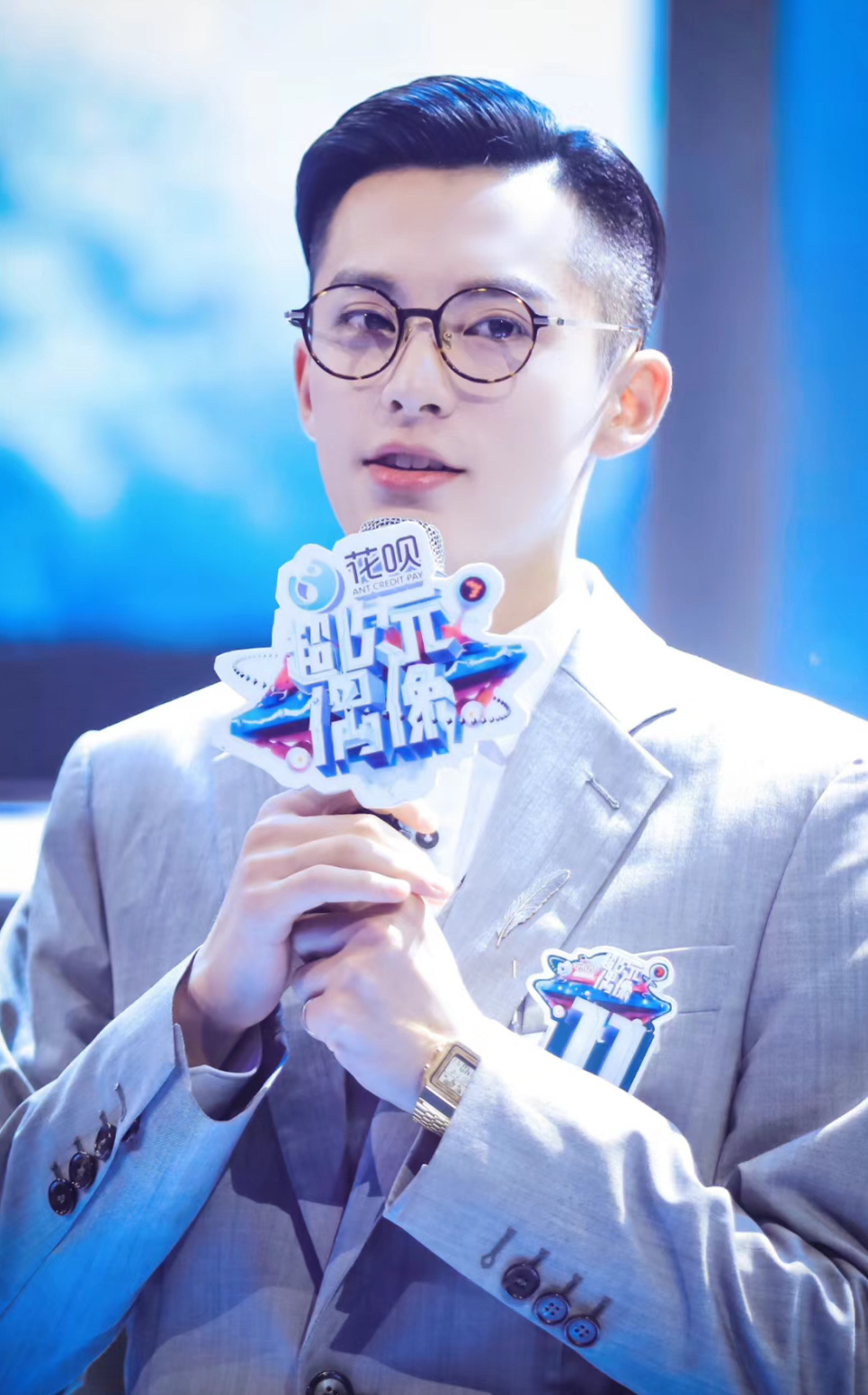 #王鹤棣偏偏你最争气#从刚出道的稚嫩少年到现在爆火的王鹤棣[打call]，横冲直