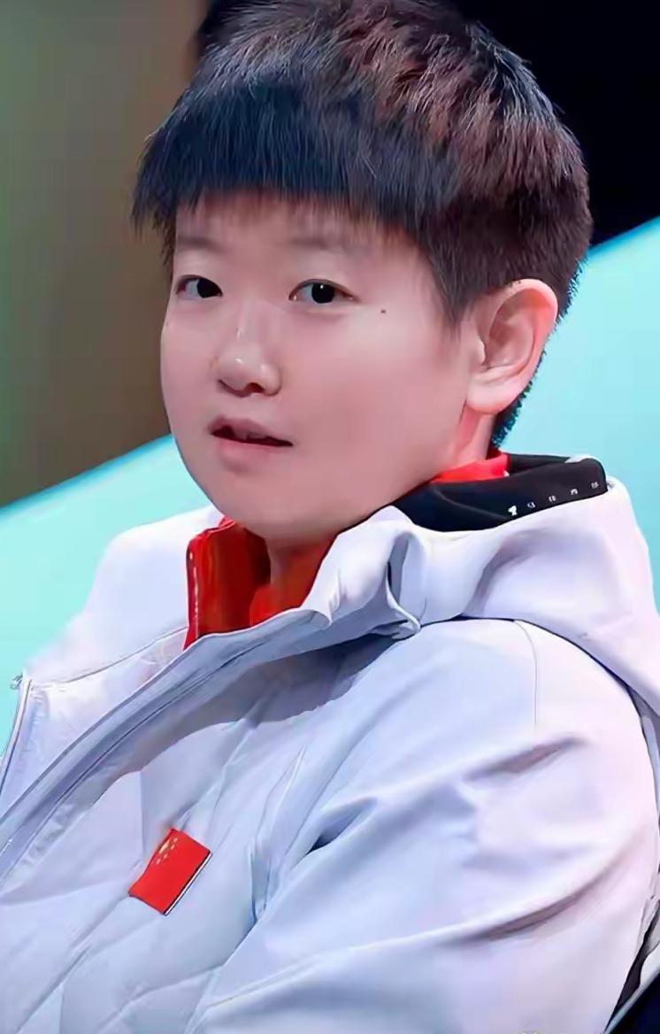 孙颖莎在一次采访中，谈到职业生涯对她帮助最大的两个人：

1，杨广弟（启蒙教练）