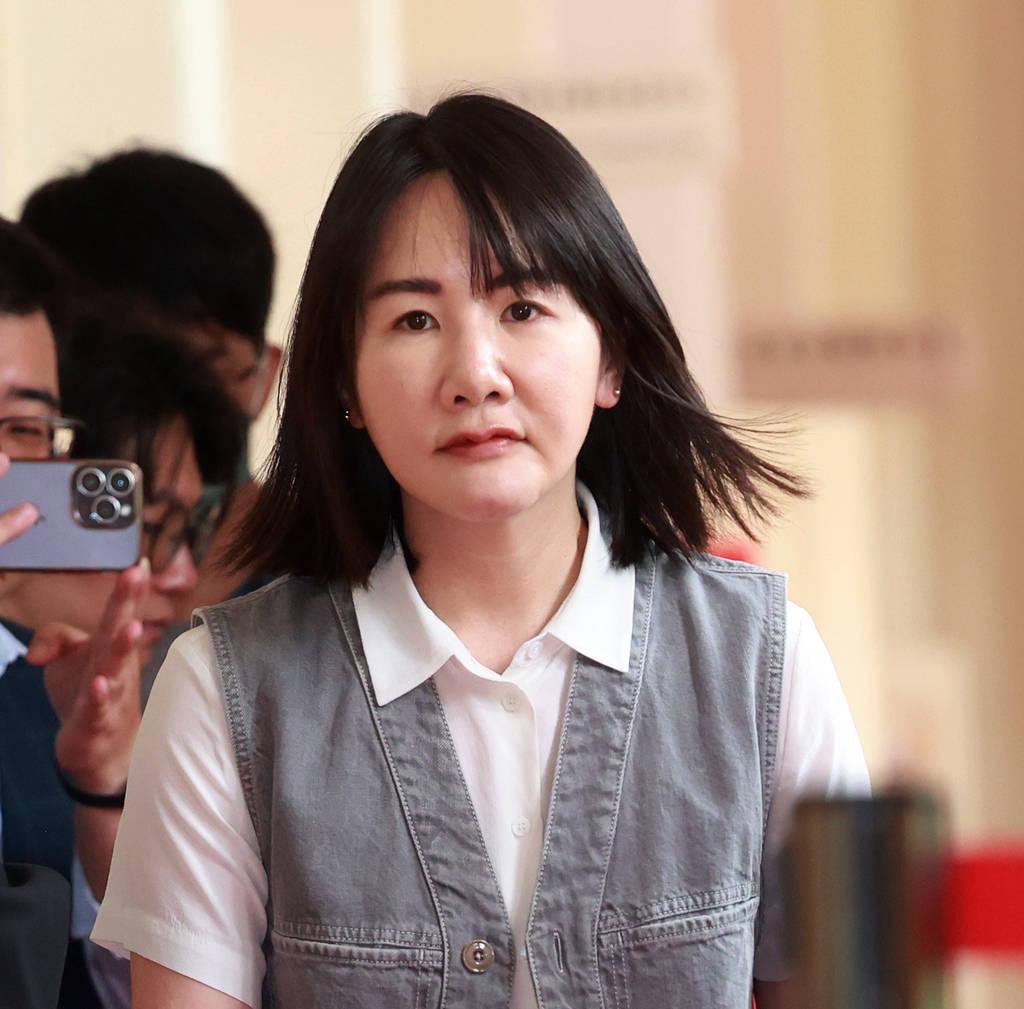 蓝营彰化县长人选一直没定，现在有四个人想参选。他们是立委谢衣凤，前彰化副县长柯呈