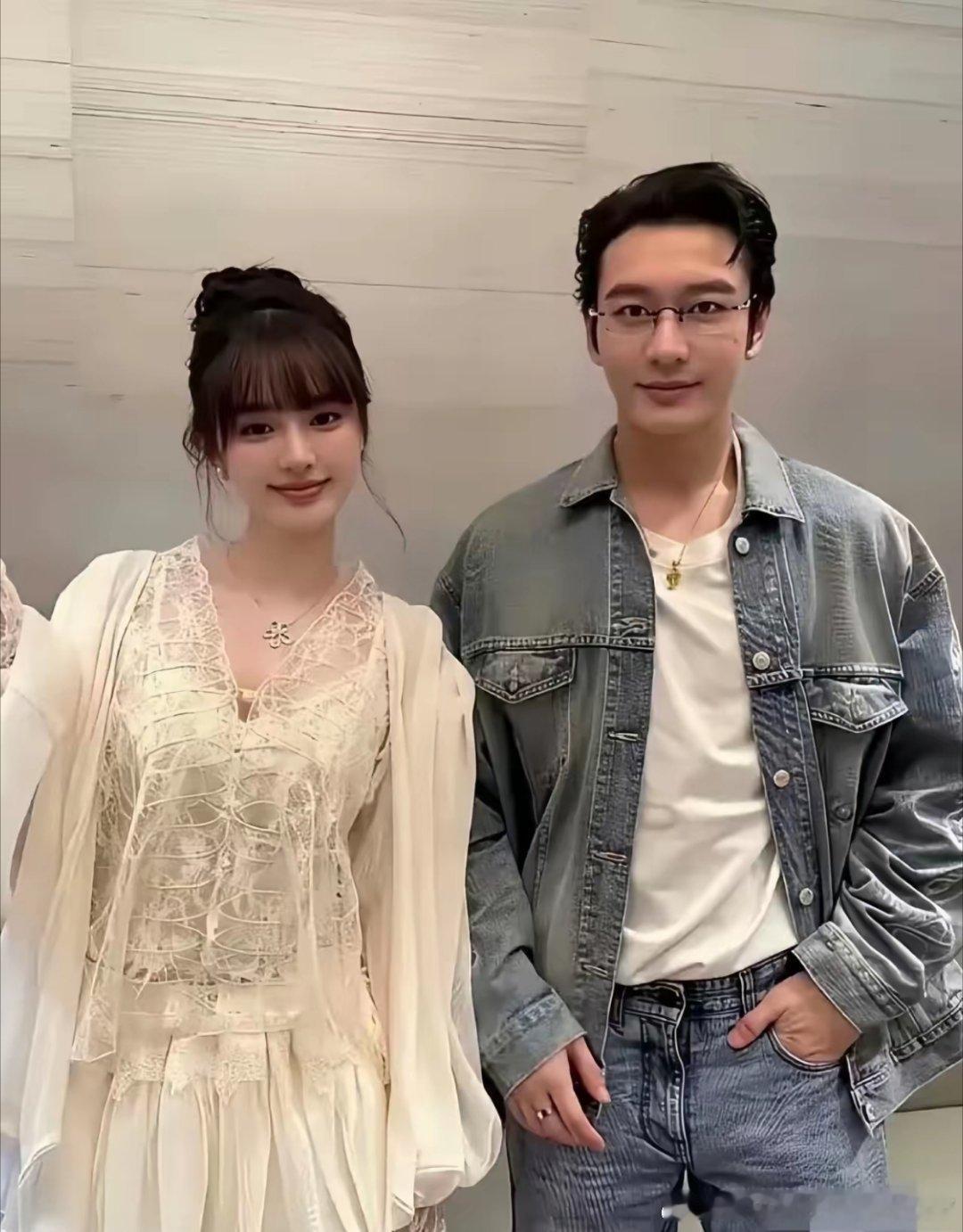 黄晓明又上热搜了，这次是因为新恋情。网传他的新女友是99年出生的学霸白富美，今年