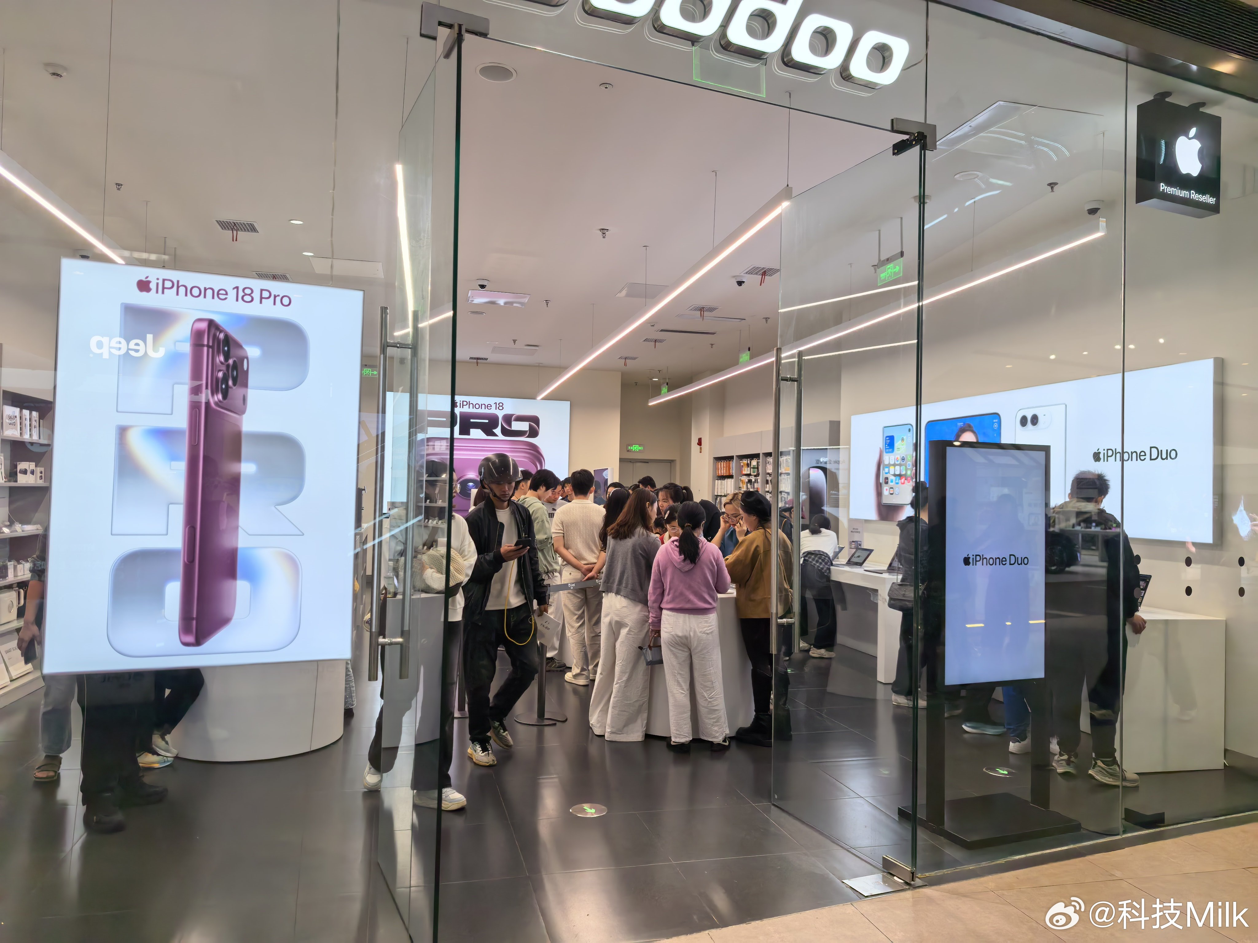 iPhoneDuo王者荣耀黑边 这个适配确实不咋的，还需要一些时间，主要是苹果这