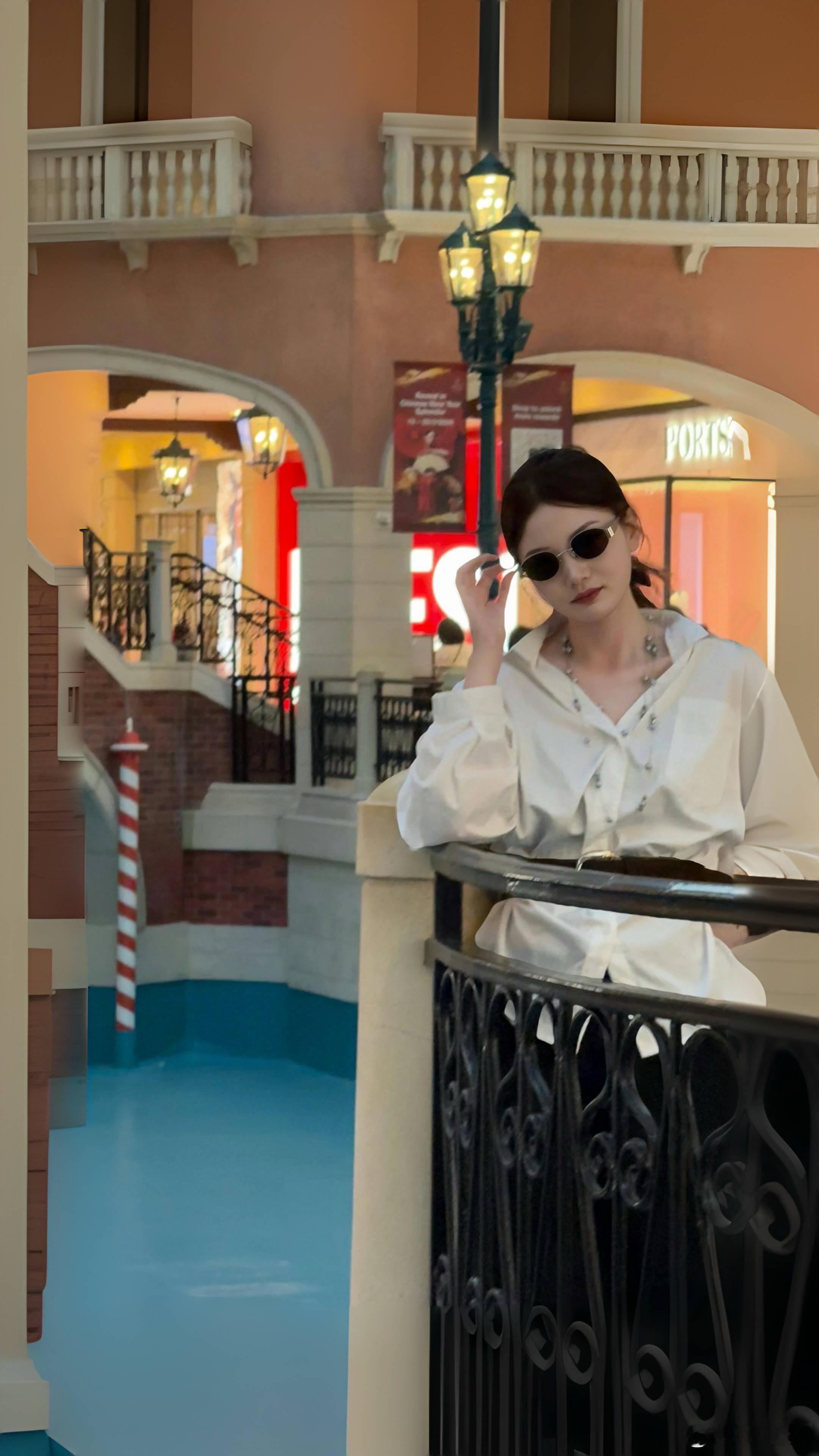 美丽的小姐  一起喝杯咖啡吗 