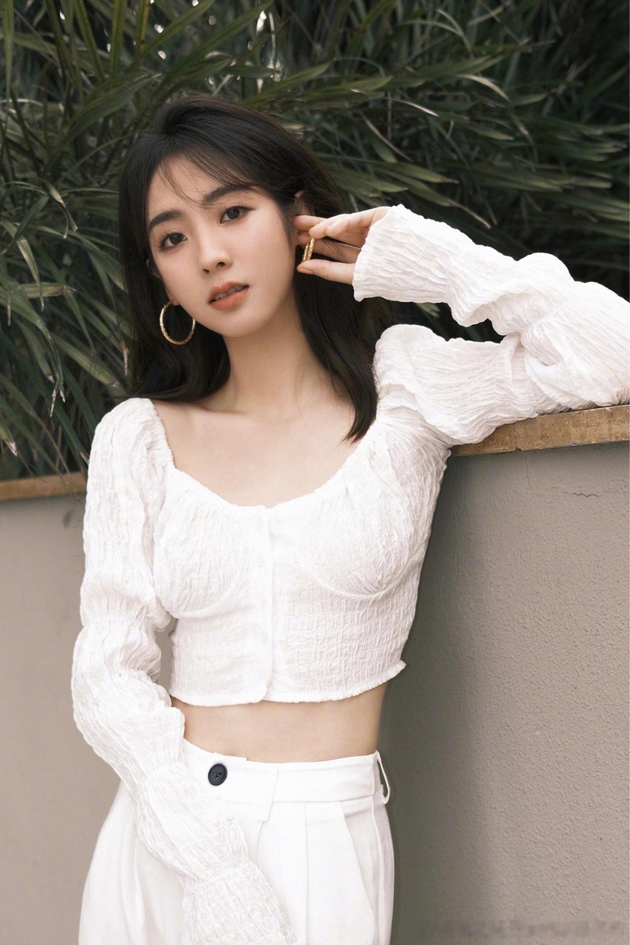 邢菲💛邢菲 她的瞳💛邢菲我的女孩我喜欢你 第一行是假的 第二行也是假的我爱你