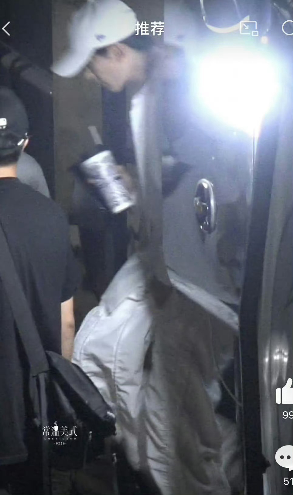 是不是得沐浴更衣等待开播啊 