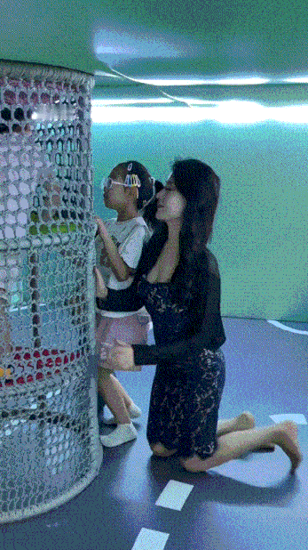 以一生为投资周期，看到的是时代、人性和规律。以十年为投资周期，看到的是常识与规则