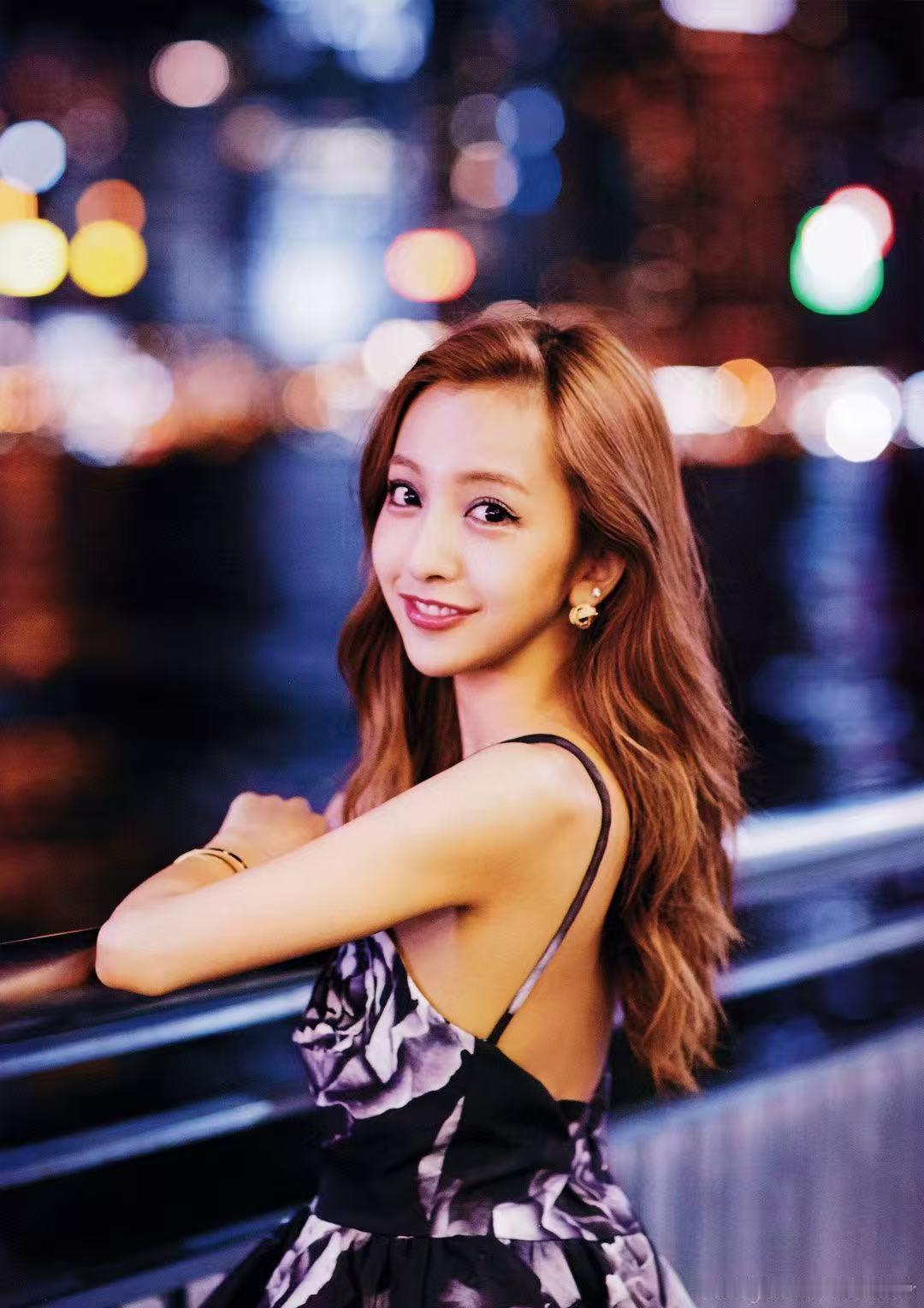 板野友美 写真照片