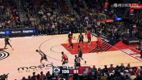 快船主帅泰伦-卢真是太让人费解了！在今天快船客场挑战开拓者的比赛中，当时比赛进行