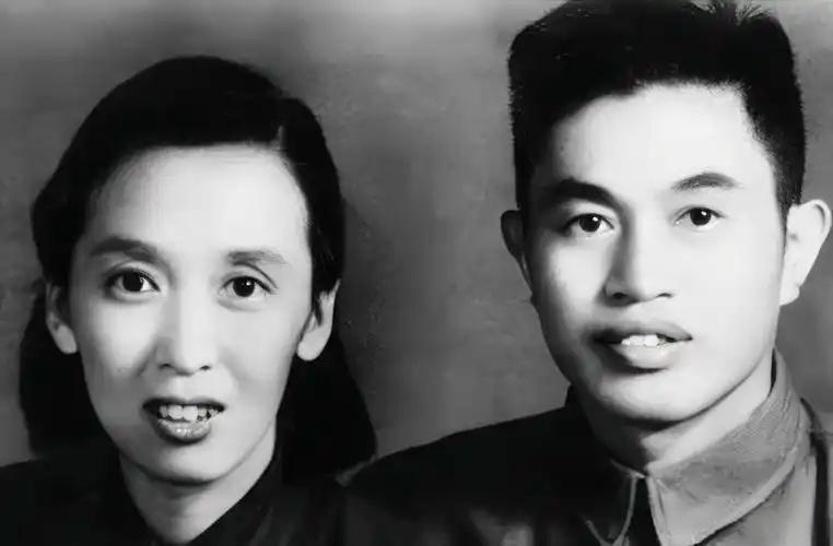 皮定均与张烽：烽火岁月里纯粹的革命爱情
 
1940年，皮定均看上了涉县妇救会主