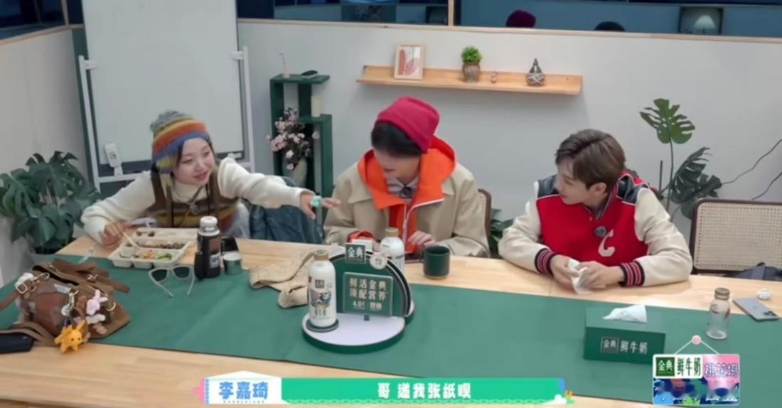 汪苏泷心眼子太明显了汪苏泷：我的KPI是本周必须促成一对！周翊然：你礼貌吗？ ​