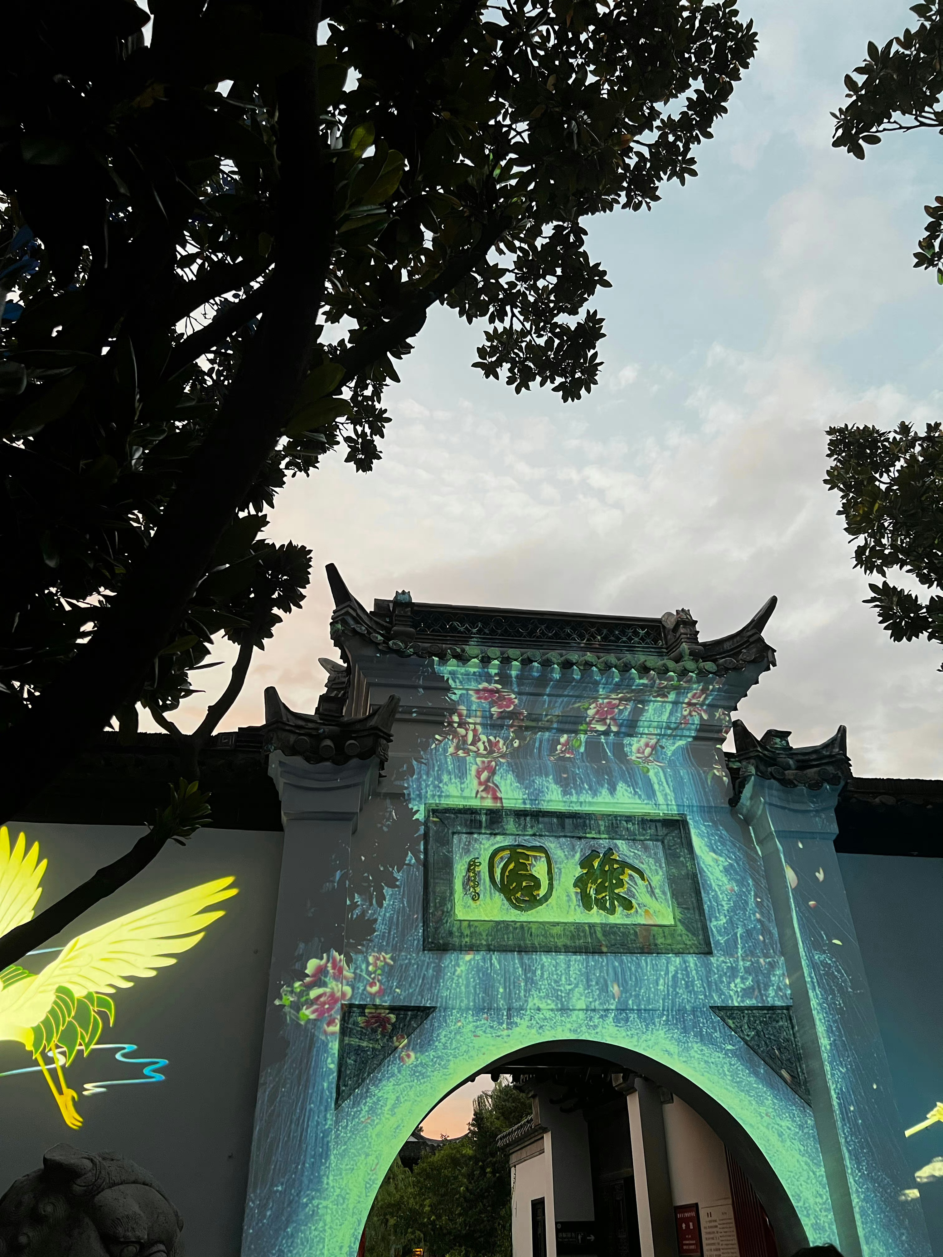 扬州是我去了一次还会在想去的一座城市一直很喜欢一句诗“烟花三月下扬州”也很喜欢扬