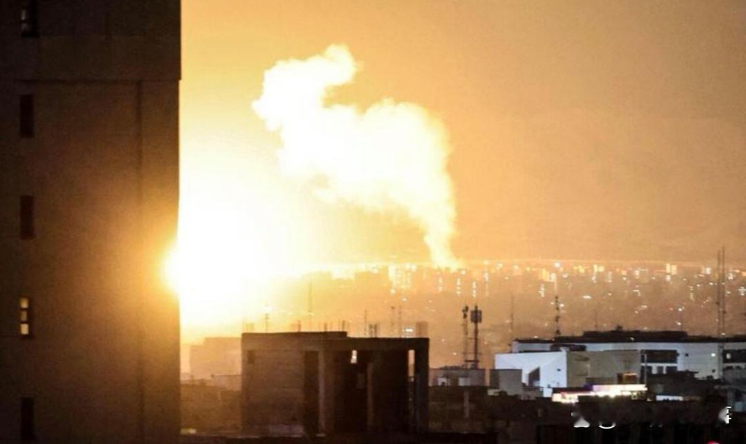 伊朗这波操作太狠了！打了700多枚导弹，结果人家说：这全是10年前的“老库存”，