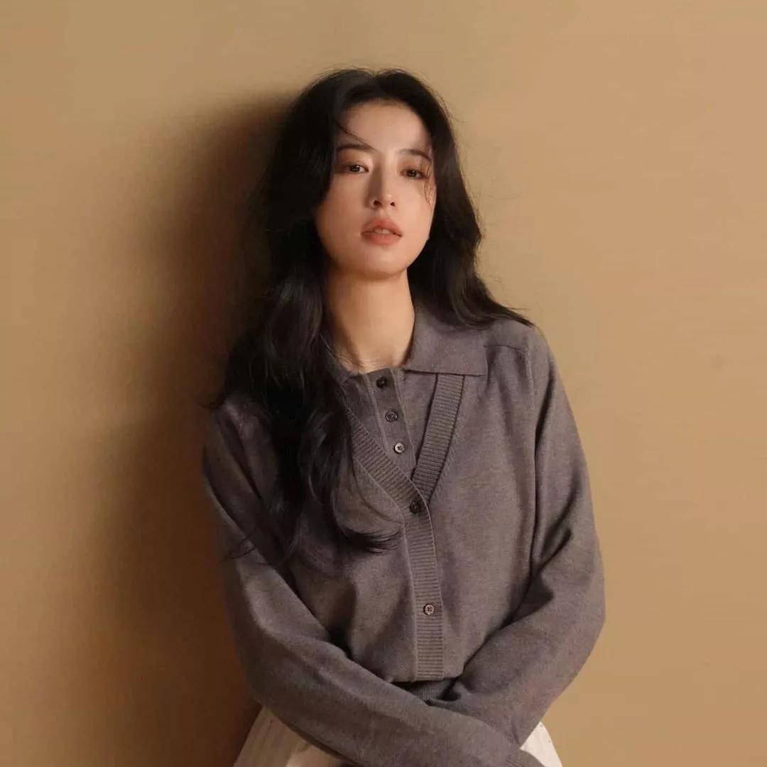 沉静的气质，柔和的灯光，温柔的力量。独处的治愈感 温婉高级 独处的松弛感 温柔睿