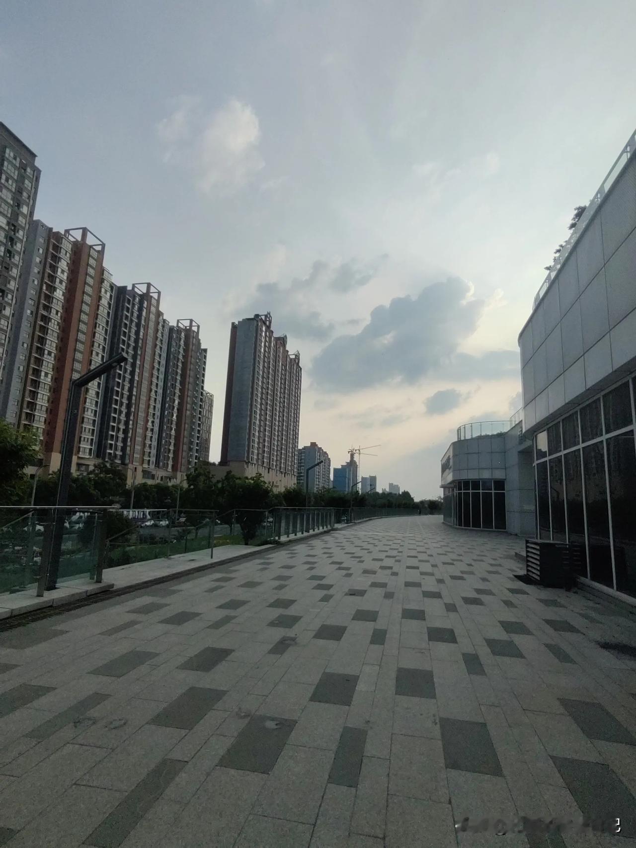 中年摆脱内耗的方法是不与他人攀比，只看自己每天是否有一小步的进步
我要说自己是个