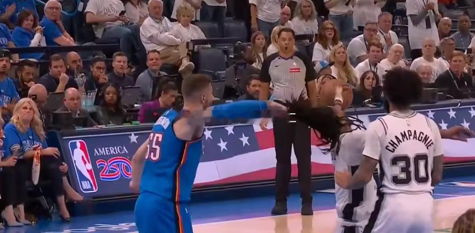今日NBA西决G1，马刺113-122不敌雷霆，系列赛战至1-1平。值得一提的是