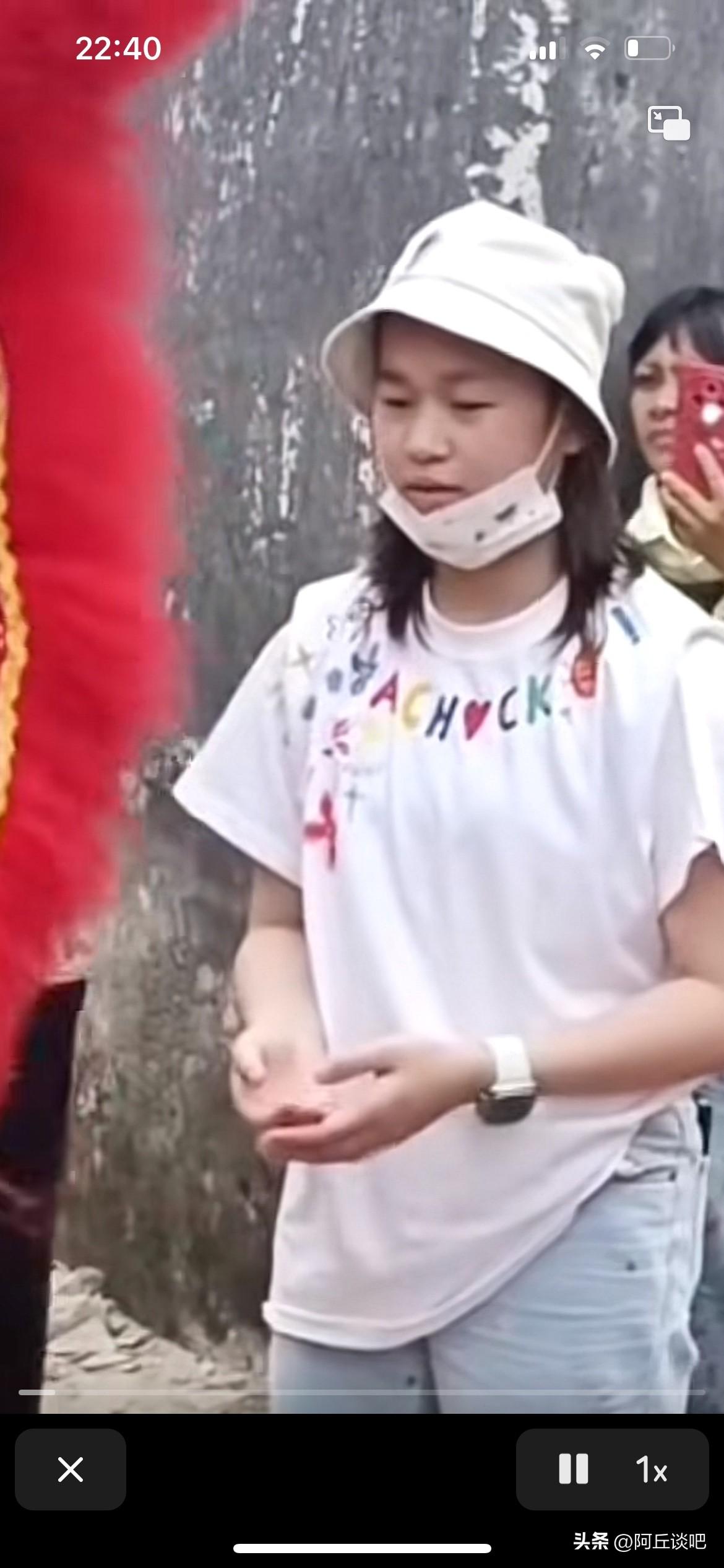 全红婵过年也是忙不停啊，这次出来接福，预祝新的一年肯定大展宏图，而且跳水更加厉害