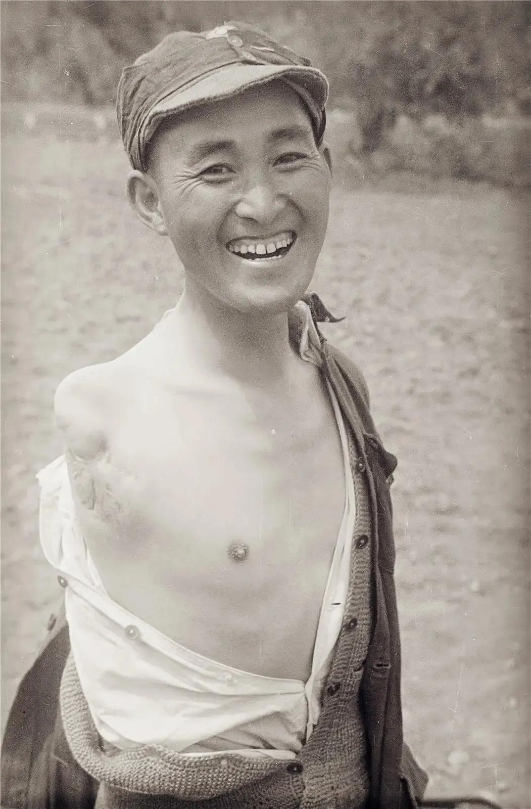 1944年《泰晤士报》摄影记者哈里·森福尔曼在延安拍摄的断臂将军左齐。

193